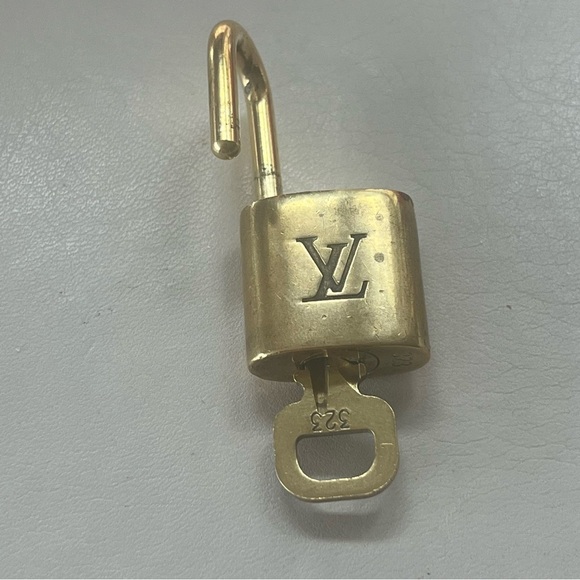 Louis Vuitton Mens Padlock & Key Necklace Pendant Bag Luggage Charm #323 - Picture 8 of 9